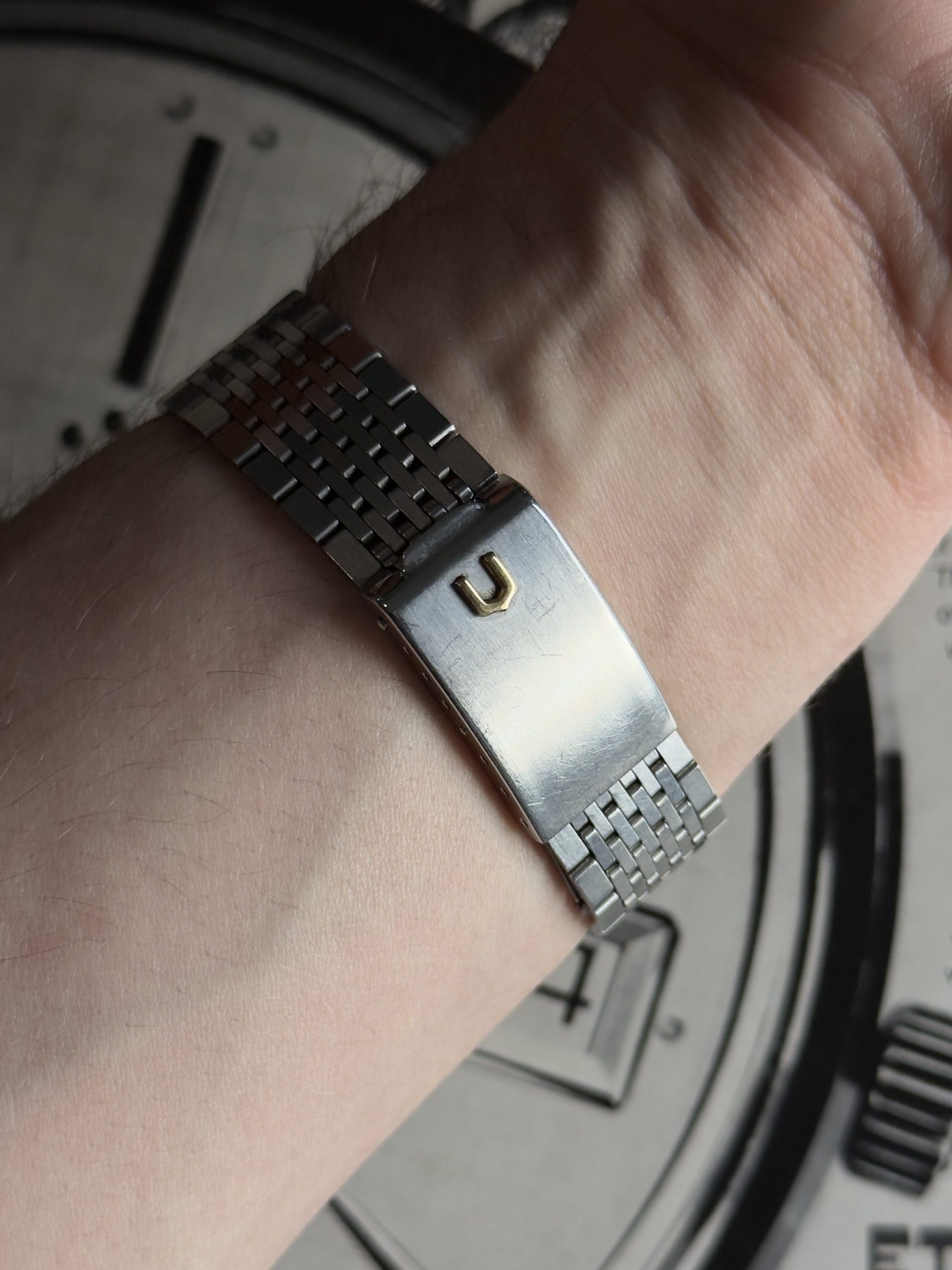 Montre Universal Genève White Shadow Automatic 867101